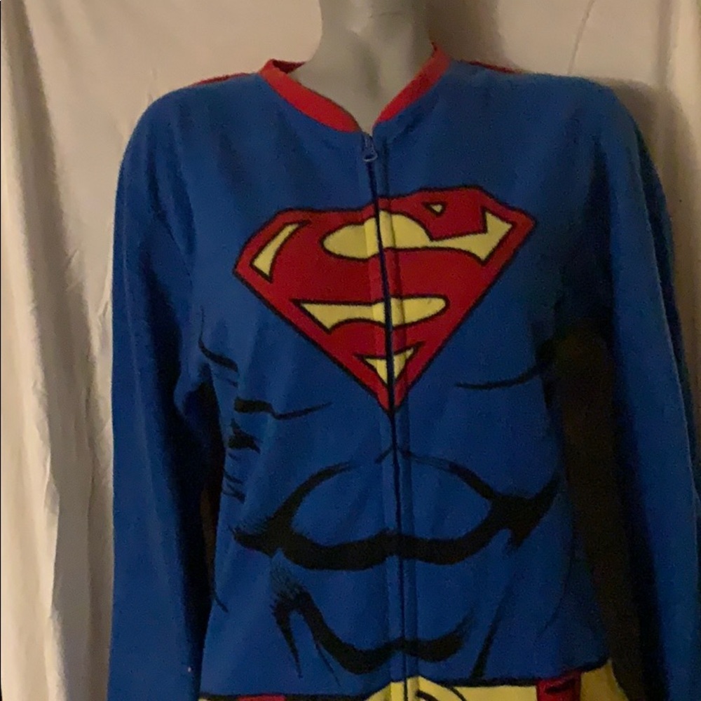 Superman onesie. Detachable velcro cape.